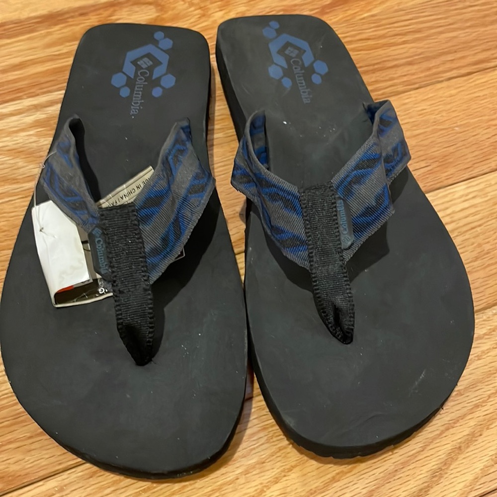 NEW! Men’s size 9 Columbia flip flops.